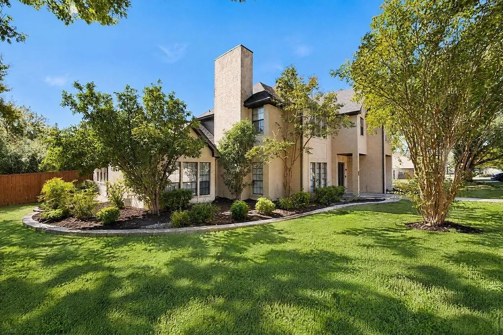 8781 Crestview Drive