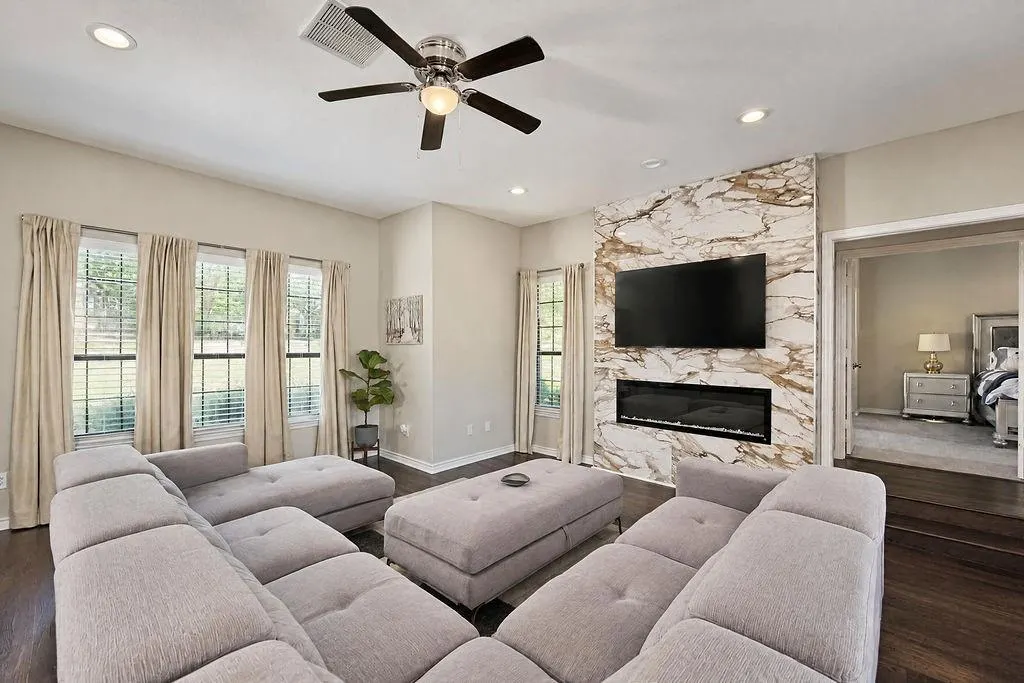 8781 Crestview Drive