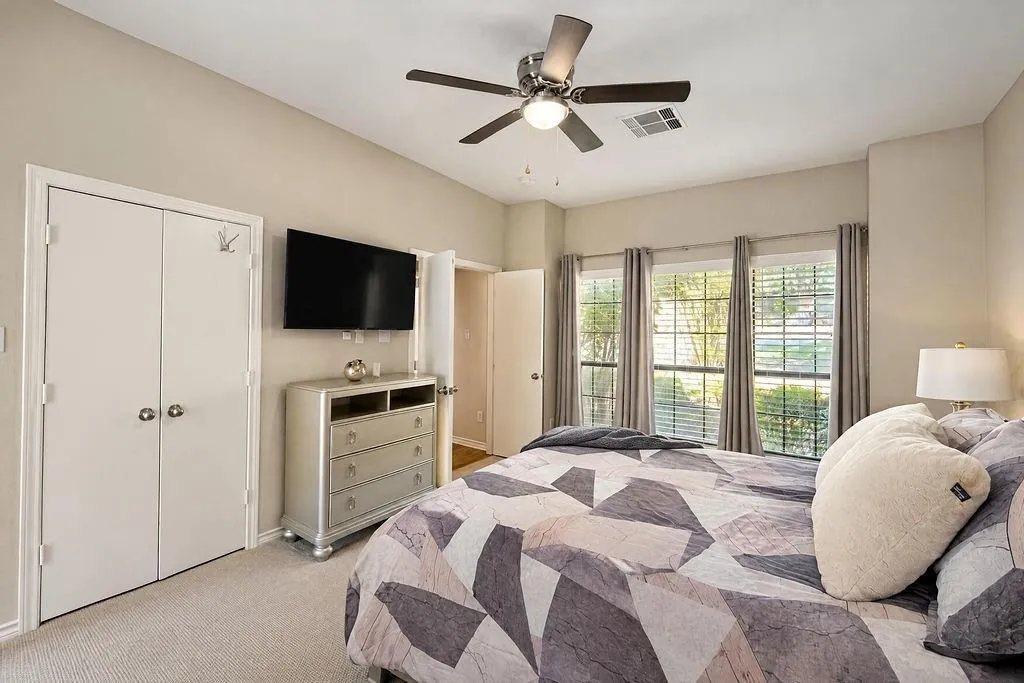 8781 Crestview Drive