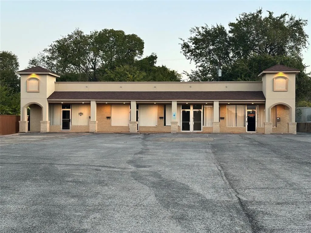 9516 Camp Bowie West Boulevard #B