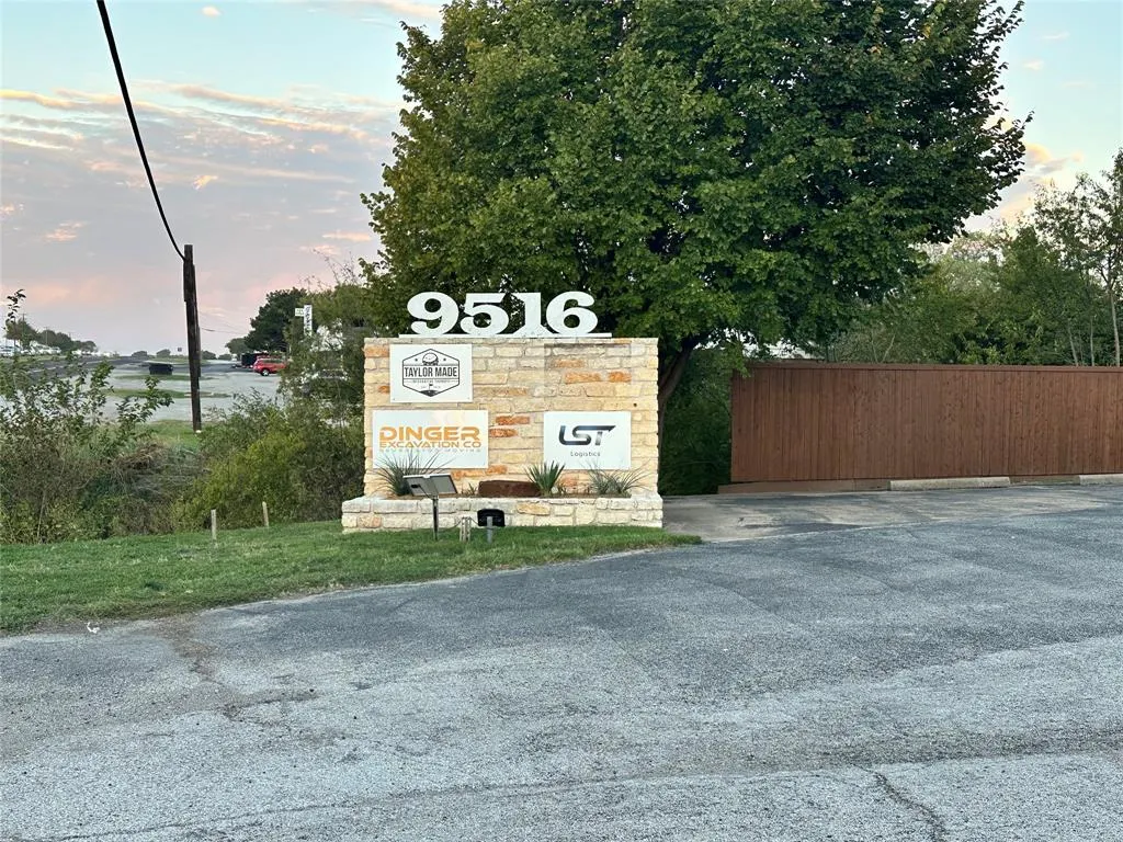 9516 Camp Bowie West Boulevard #B