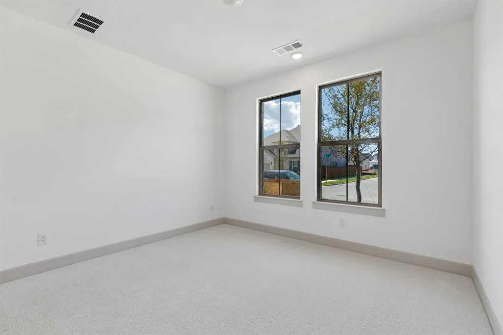 5355 Roselyn Way