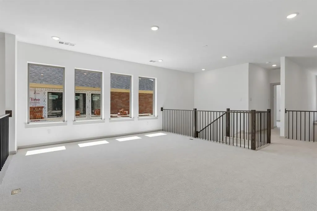 5355 Roselyn Way