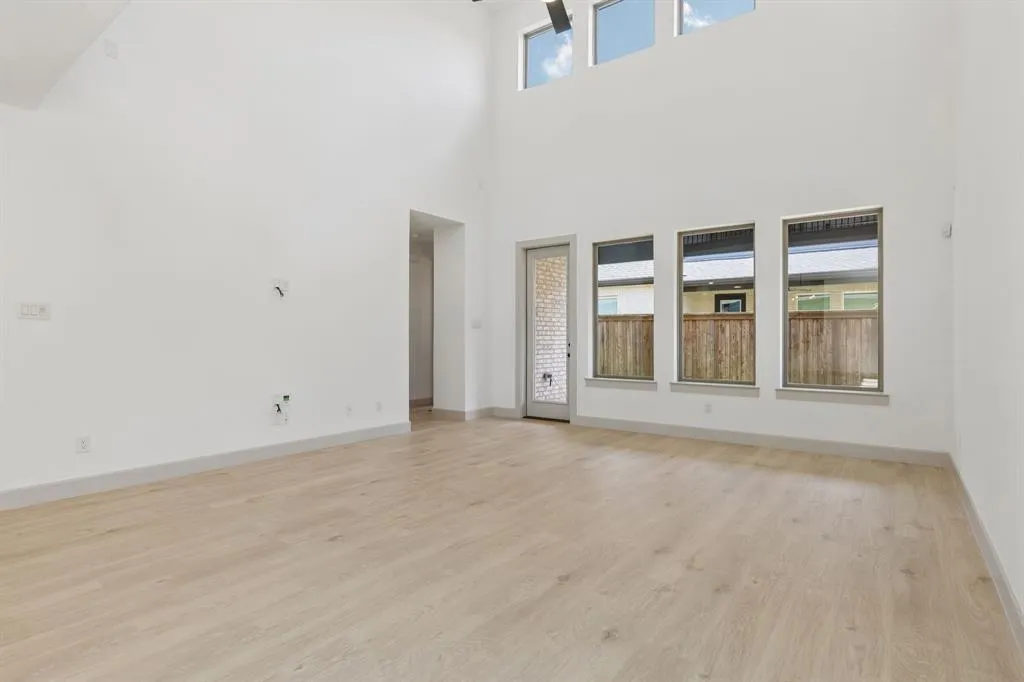 5355 Roselyn Way