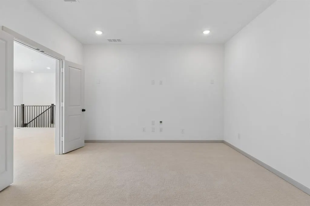 5355 Roselyn Way