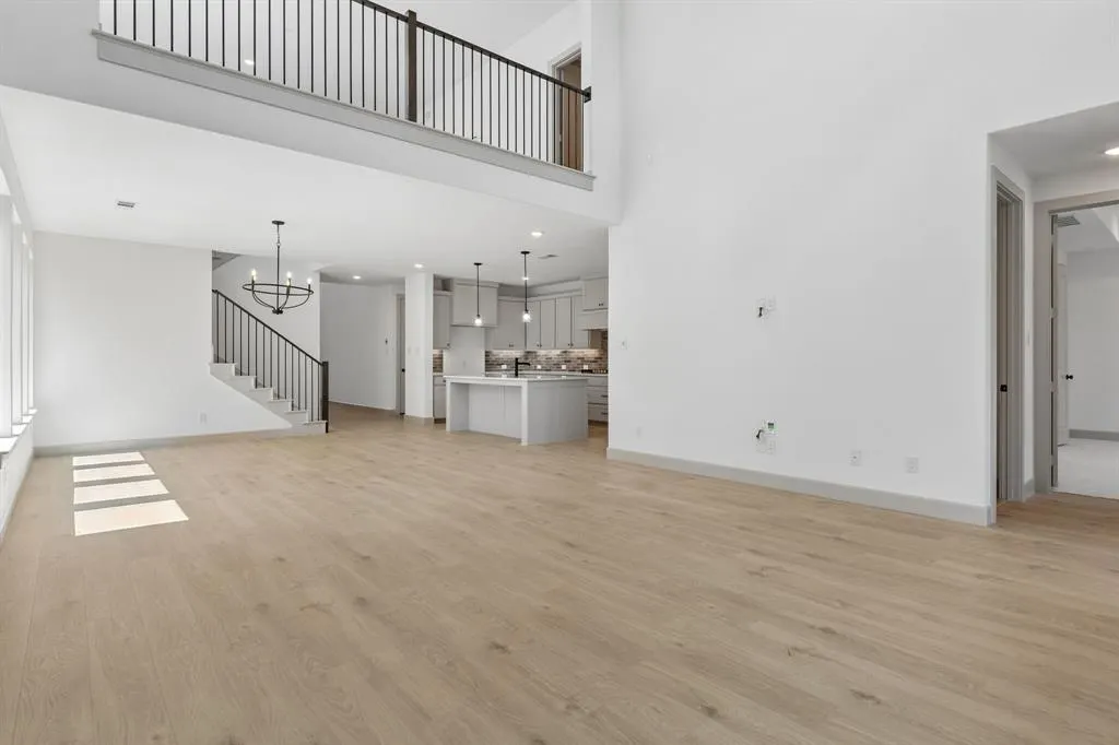 5355 Roselyn Way