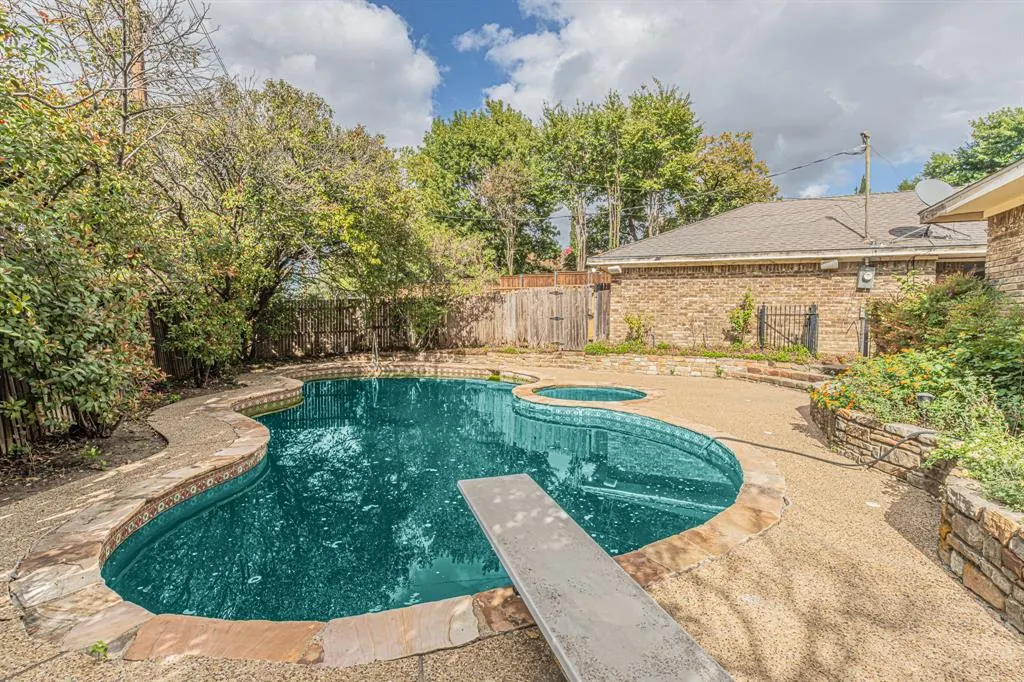 7003 Claybrook Drive