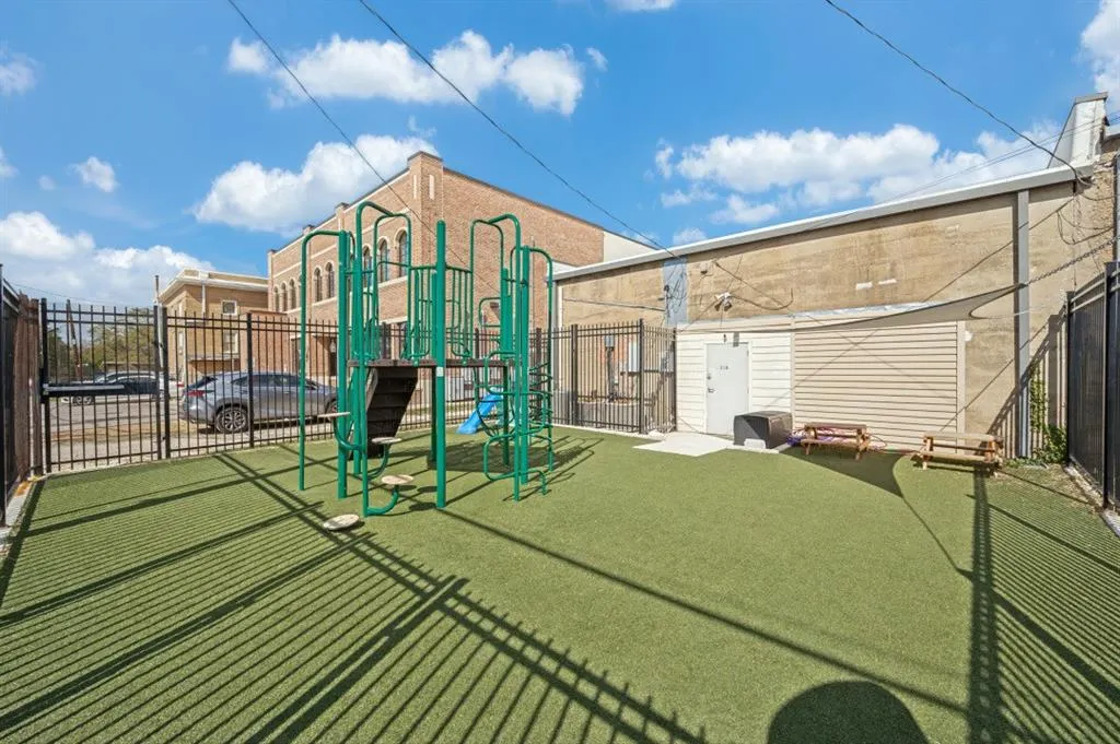 310 W Walnut Street
