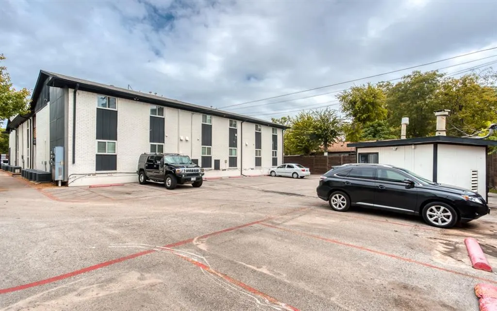 5708 Hudson Street #7