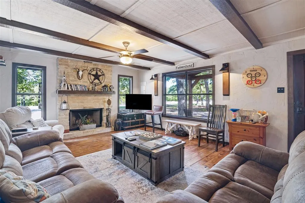 9744 TRAILS END