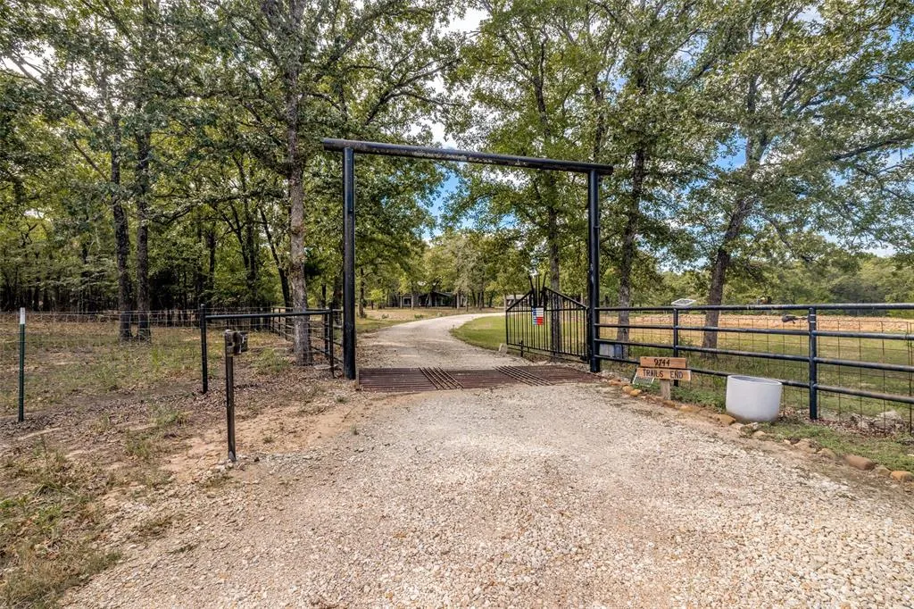 9744 TRAILS END