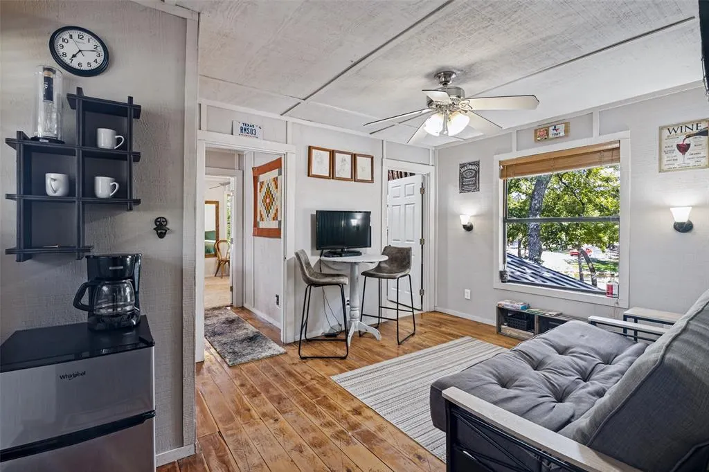 9744 TRAILS END