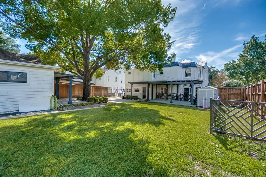 6935 Lakeshore Drive