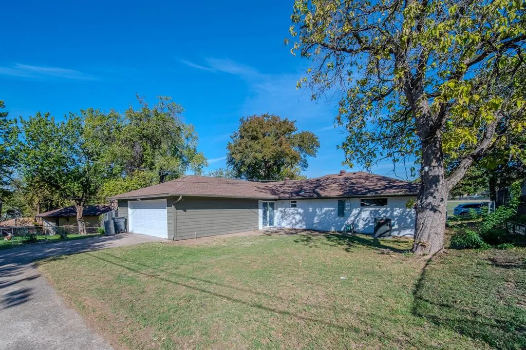 1216 Nokomis Avenue