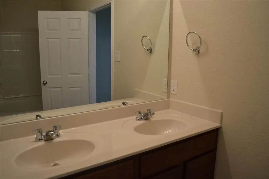 4413 Hummingbird Drive