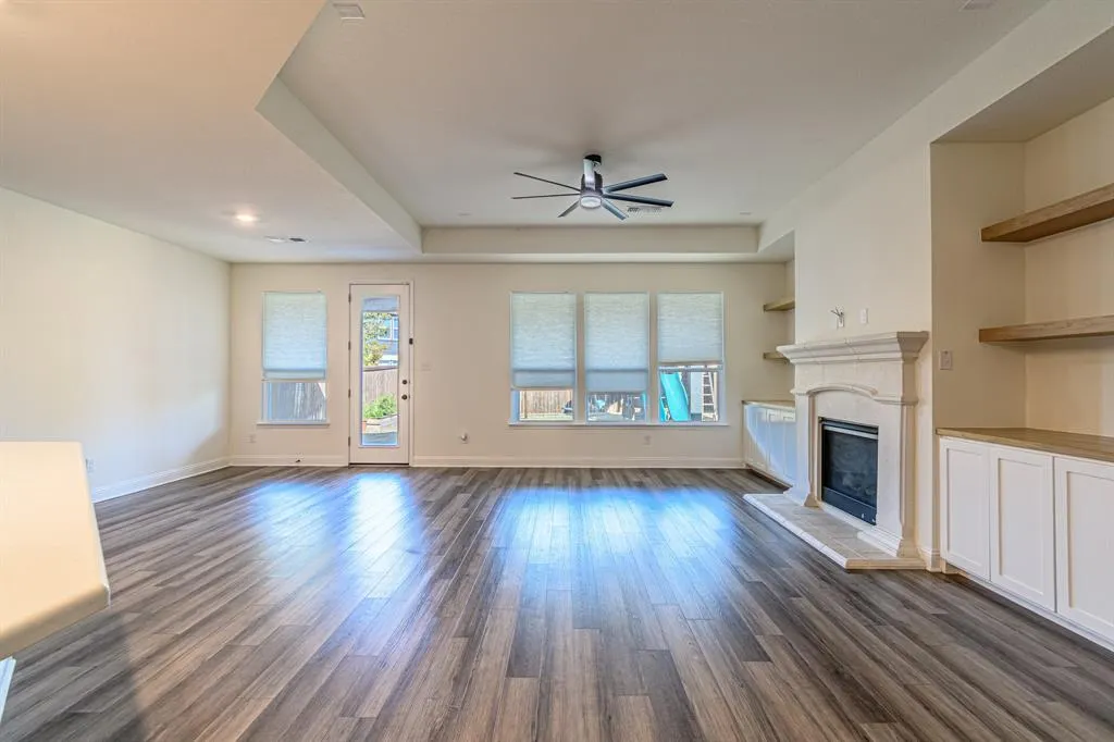933 West Drive