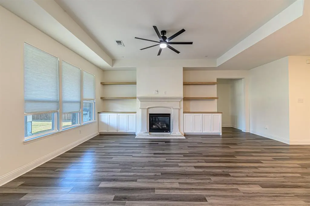 933 West Drive