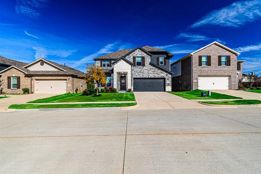 933 West Drive