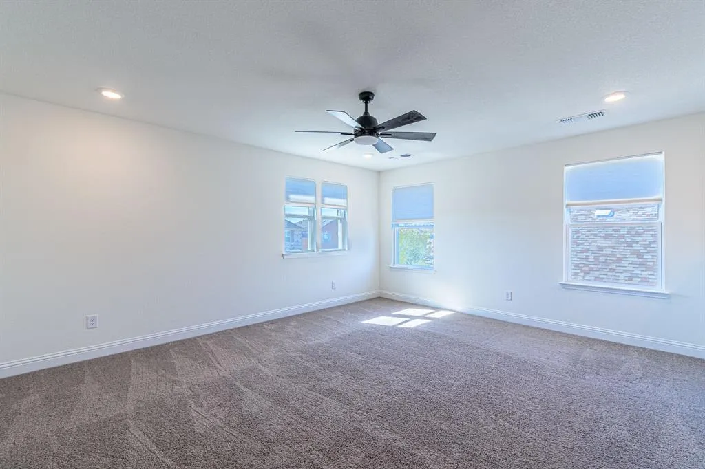 933 West Drive