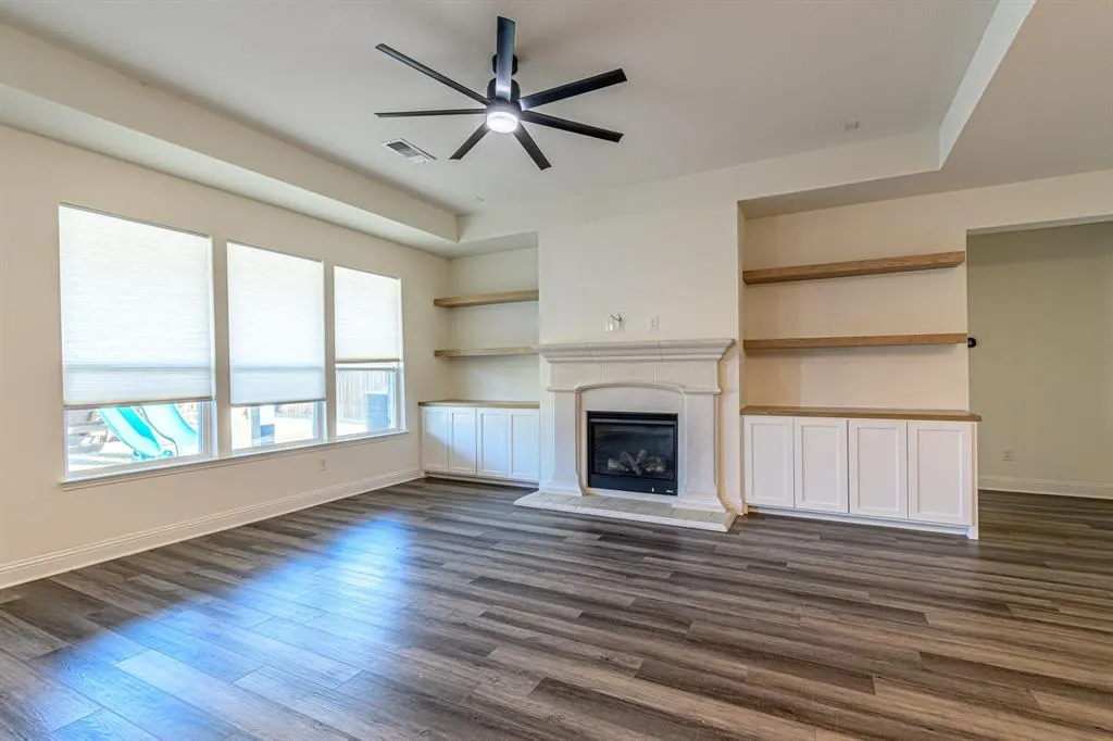 933 West Drive