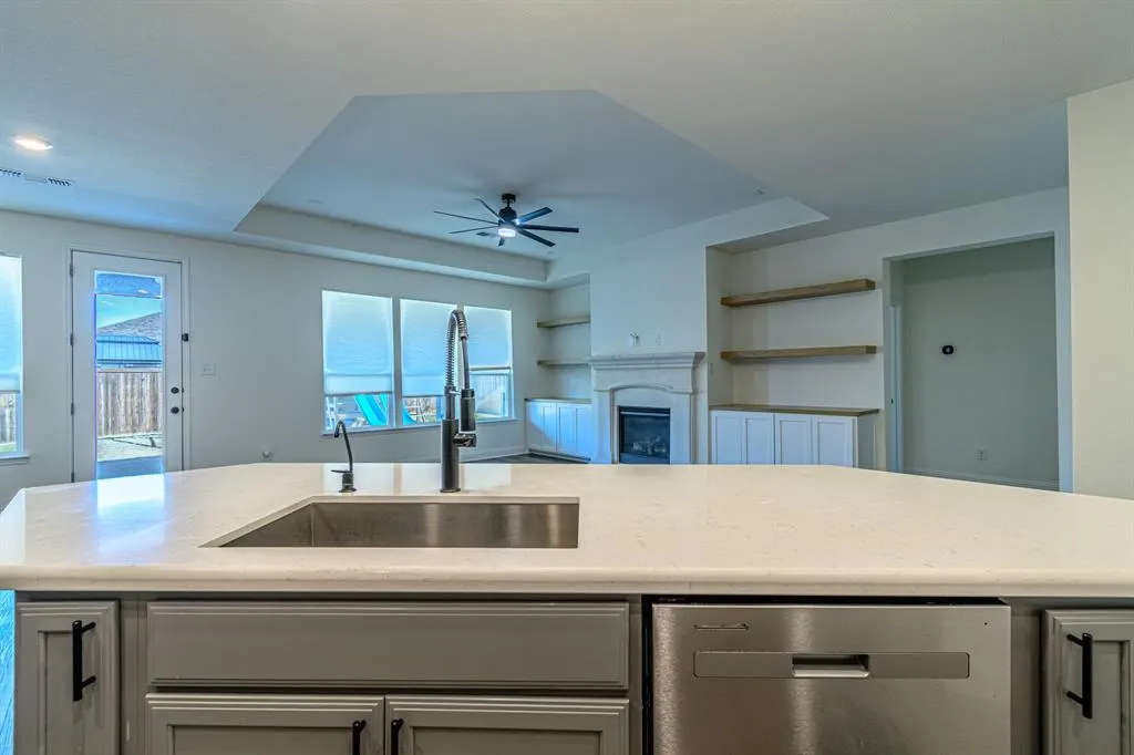 933 West Drive