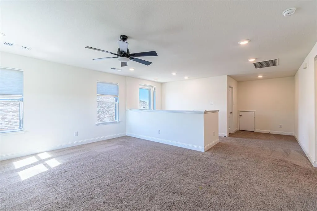 933 West Drive