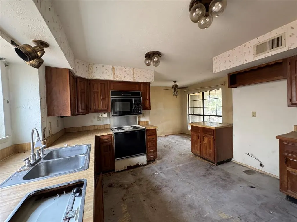 1325 Crestview Drive