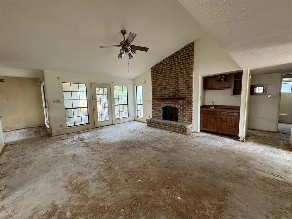 1325 Crestview Drive