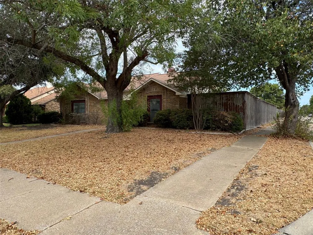 1325 Crestview Drive
