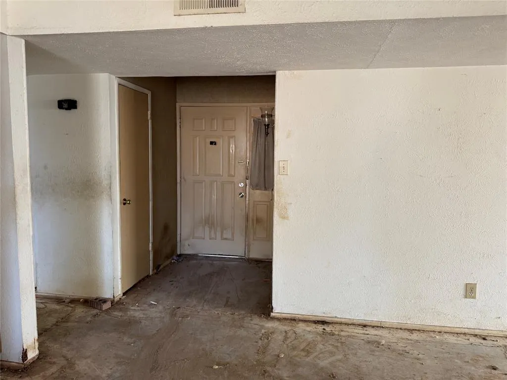 1325 Crestview Drive