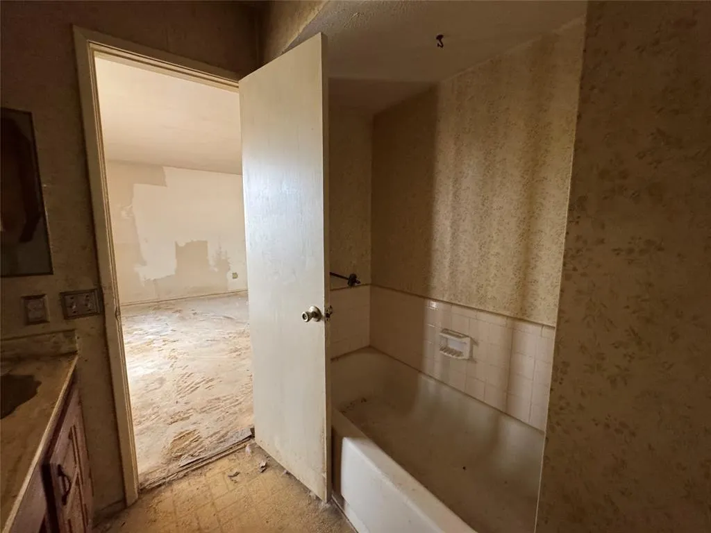 1325 Crestview Drive