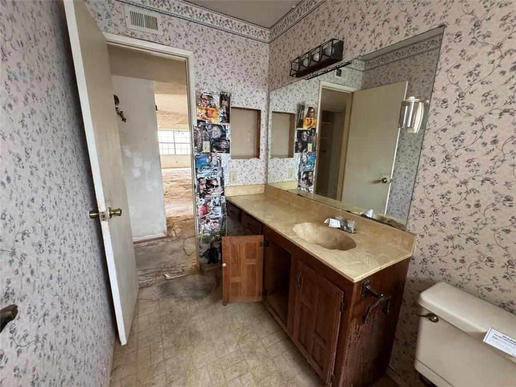 1325 Crestview Drive