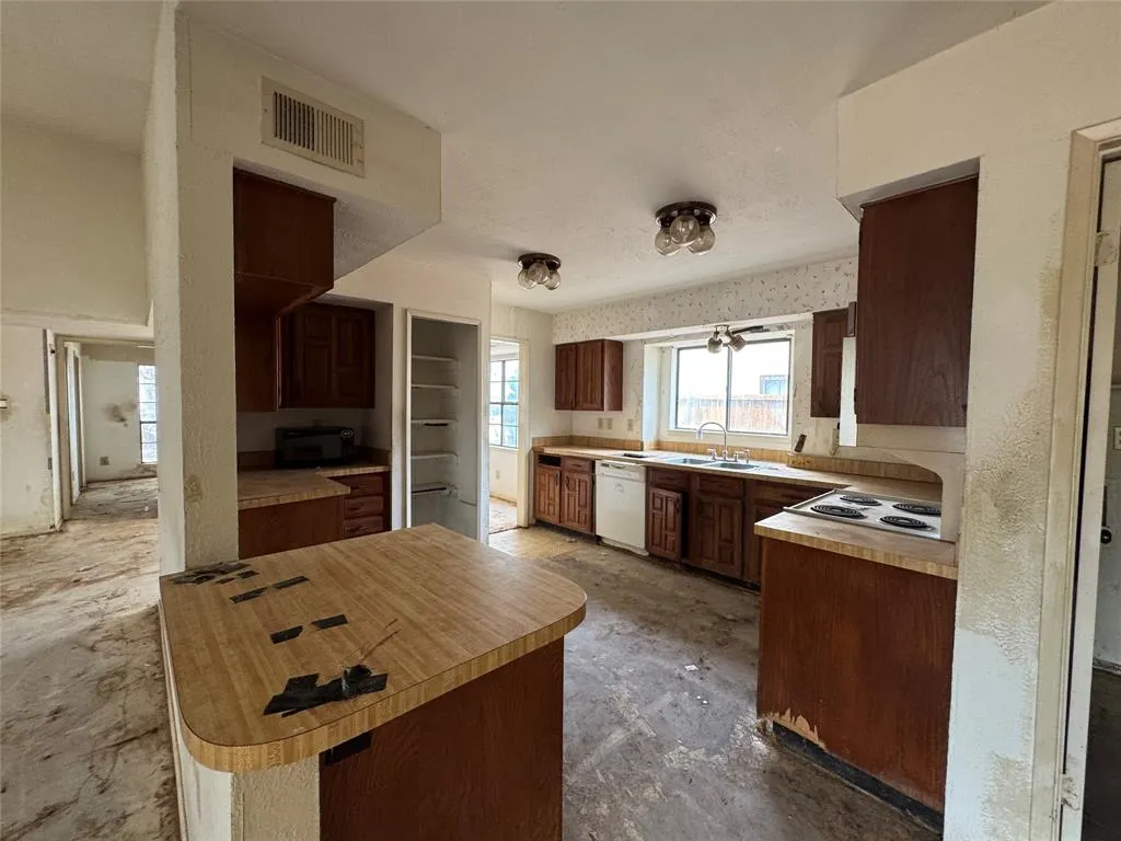 1325 Crestview Drive