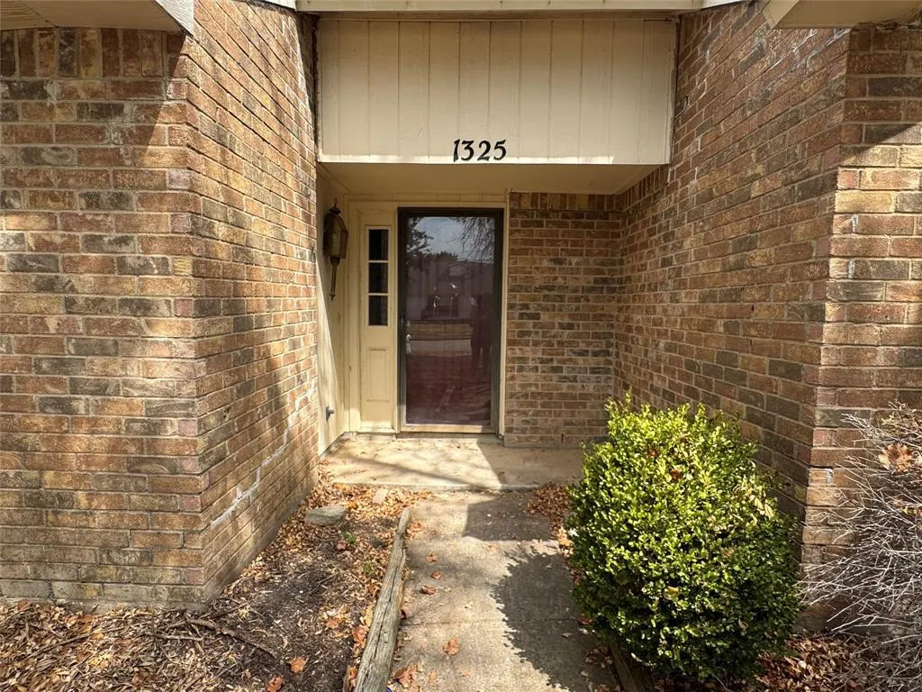 1325 Crestview Drive