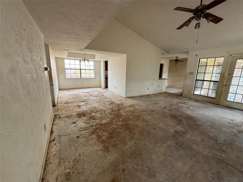 1325 Crestview Drive