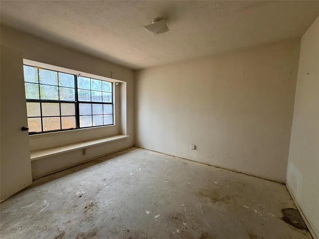 1325 Crestview Drive