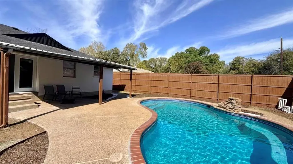 1326 TANAGER Lane