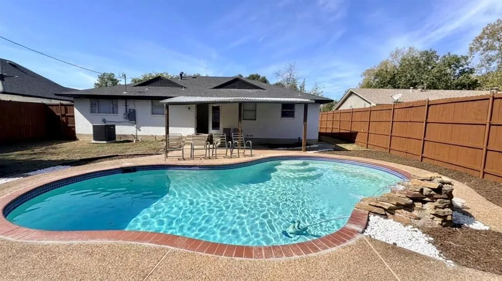 1326 TANAGER Lane