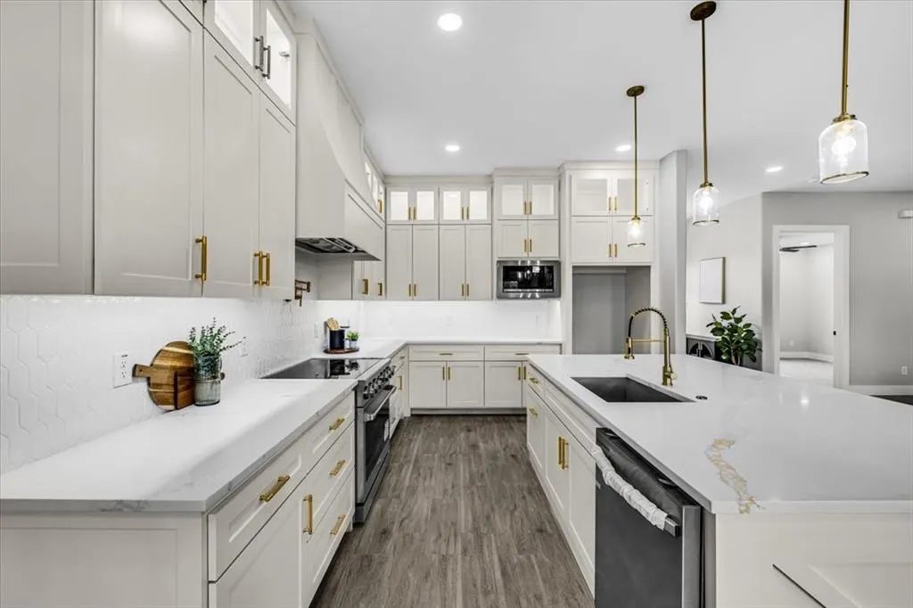 8232 Money Lane