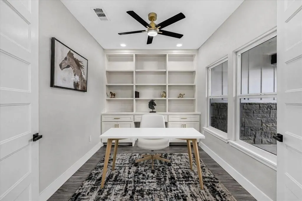8232 Money Lane