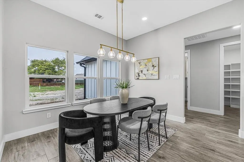 8232 Money Lane