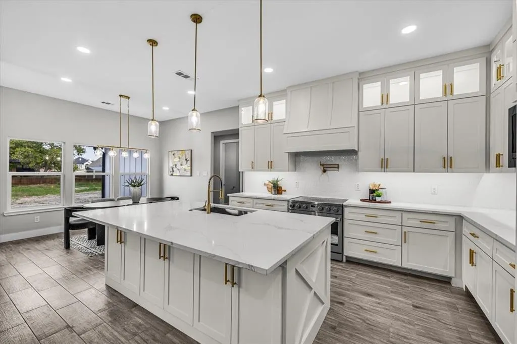 8232 Money Lane