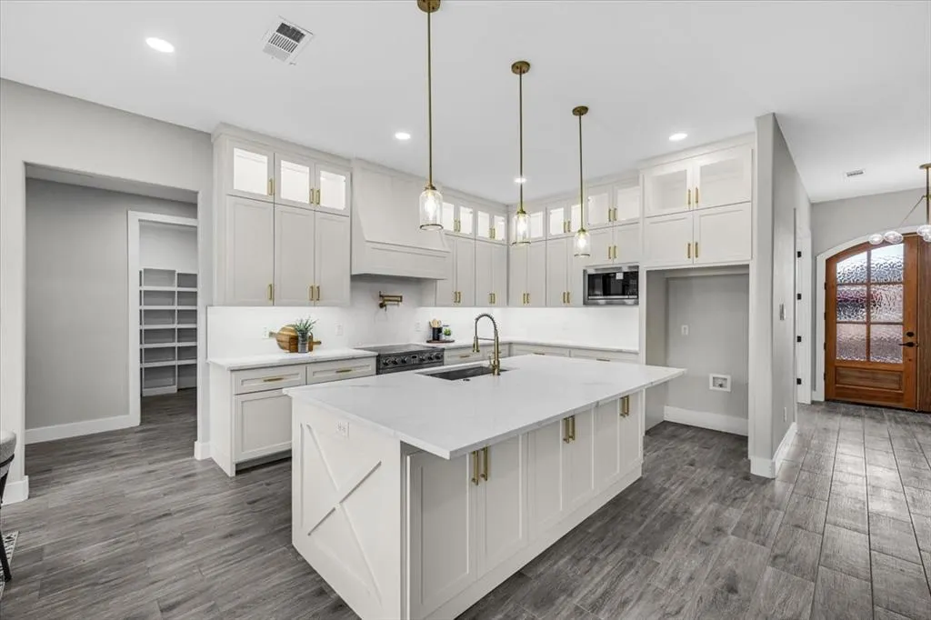 8232 Money Lane