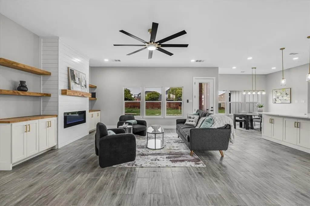 8232 Money Lane