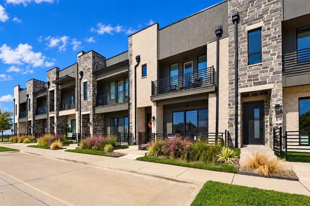 1272 Daybreak Drive