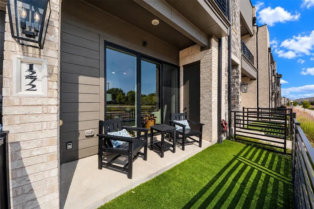 1272 Daybreak Drive