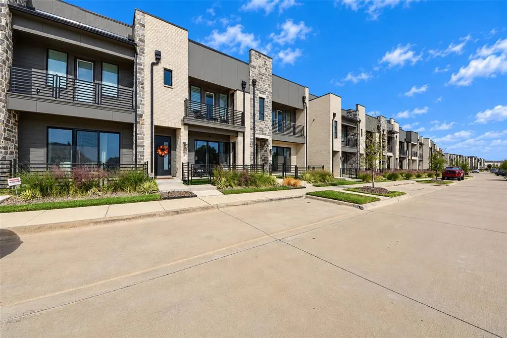 1272 Daybreak Drive