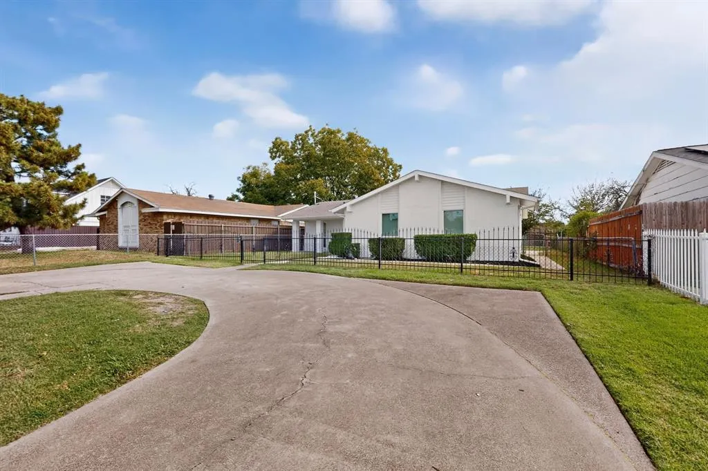 2524 N Saint Augustine Drive