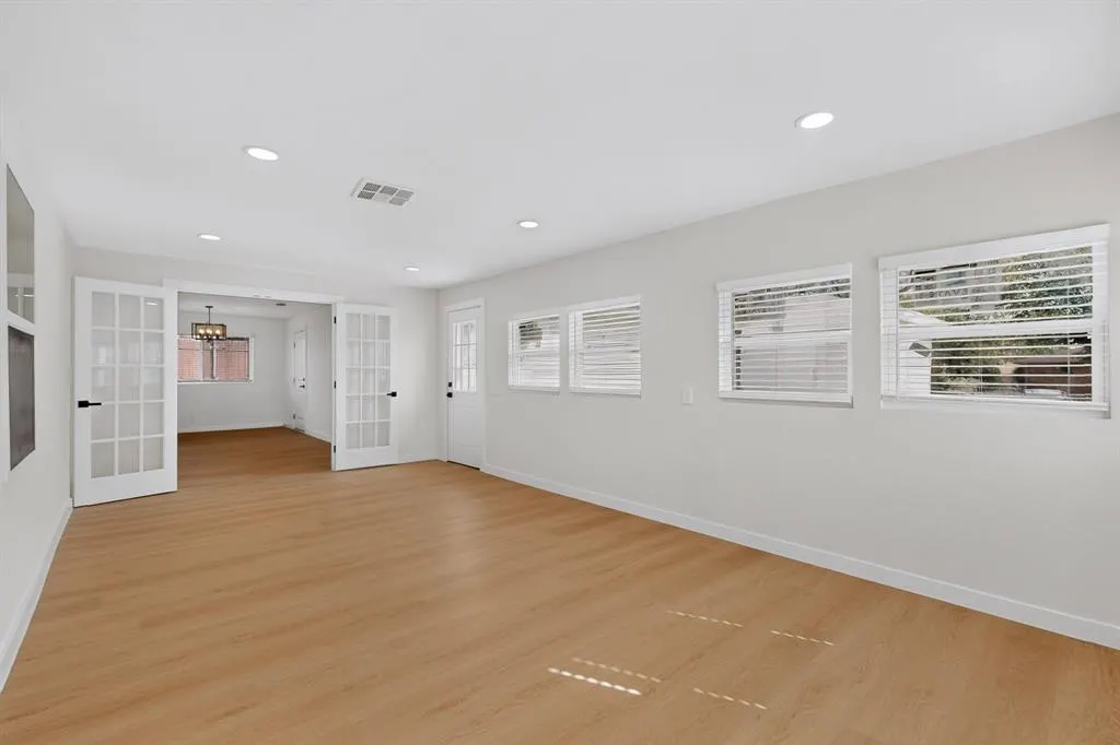 2524 N Saint Augustine Drive