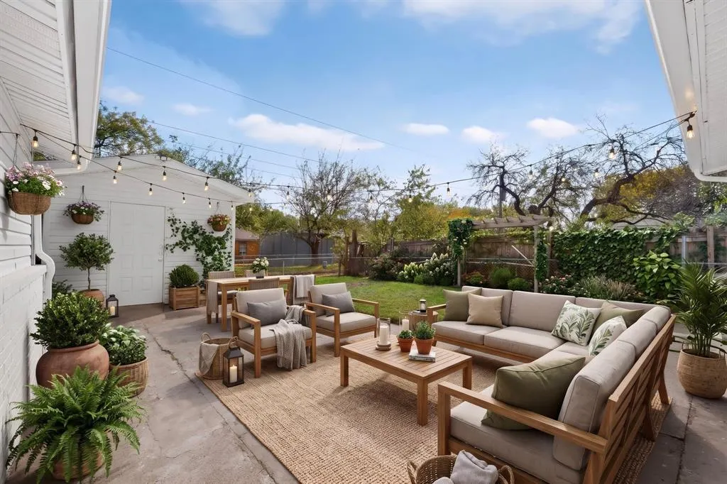 2524 N Saint Augustine Drive